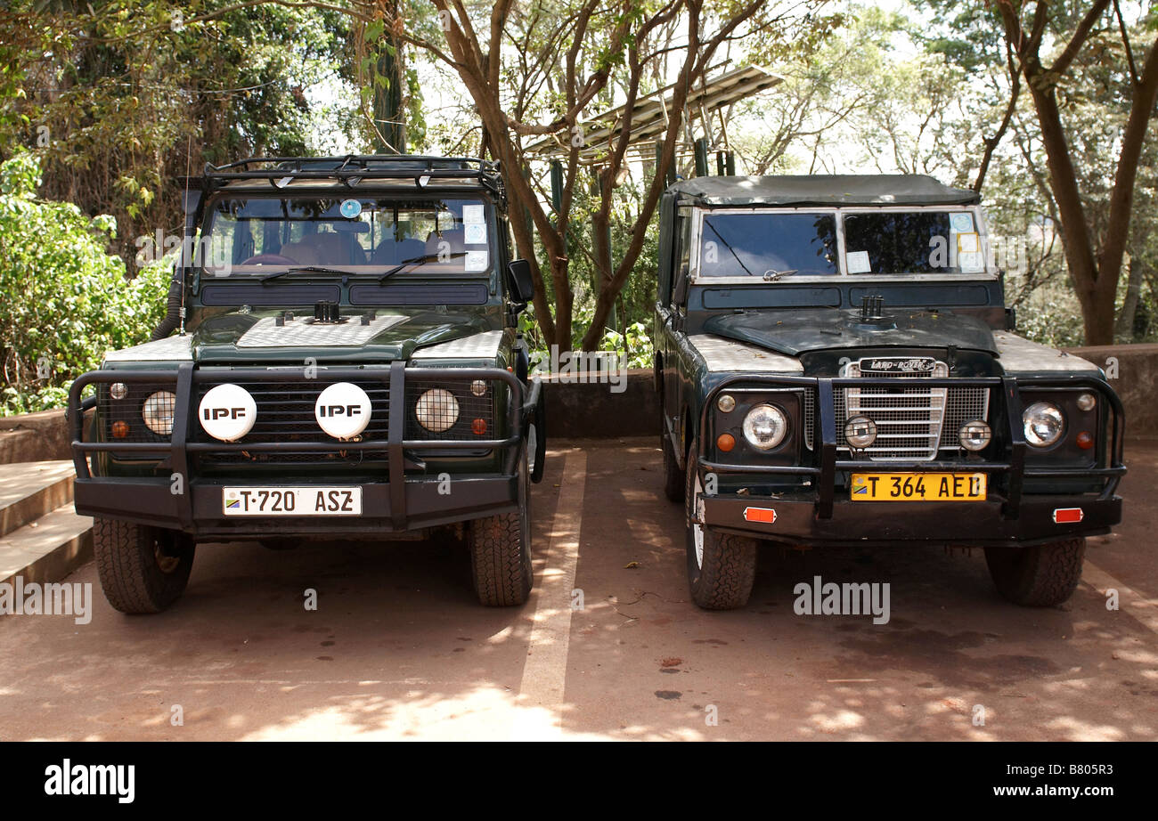 Range Rover Defender king of african`s road Tanzania Stock Photo Alamy